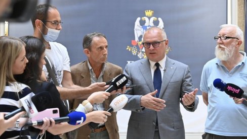 STANARI URUŠENE ZGRADE DOBIJAJU STANOVE Vesić: Gradiće se nova zgrada na istoj lokaciji (FOTO) STANARI URUŠENE ZGRADE DOBIJAJU STANOVE Vesić: Gradiće se nova zgrada na istoj lokaciji (FOTO)