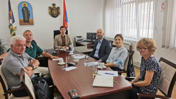 ЛАКШЕ ДО ПРАВА ЗА ПРИВРЕДУ И ГРАЂАНЕ: Представници Сталне конференције градова и општина у Лапову ЛАКШЕ ДО ПРАВА ЗА ПРИВРЕДУ И ГРАЂАНЕ: Представници Сталне конференције градова и општина у Лапову