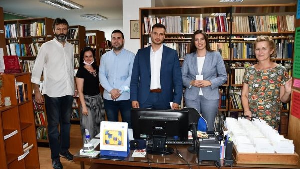 КЊИГЕ И ПАКЕТИ ЗА НЕГОТИНЦЕ: Дар библиотеци и Дому “Станко Пауновић” (ФОТО) КЊИГЕ И ПАКЕТИ ЗА НЕГОТИНЦЕ: Дар библиотеци и Дому “Станко Пауновић” (ФОТО)