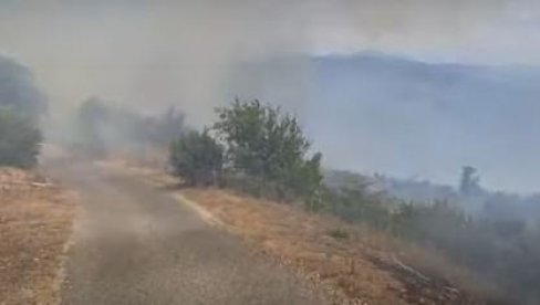 ВЕЛИКИ ПОЖАР У КУЧИМА: Ватра се види из Подгорице (ФОТО/ВИДЕО) ВЕЛИКИ ПОЖАР У КУЧИМА: Ватра се види из Подгорице (ФОТО/ВИДЕО)