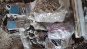 ЗАПЛЕНА МАРИХУАНЕ У БЕОГРАДУ: Полиција ухапсила младића (23) (ВИДЕО) ЗАПЛЕНА МАРИХУАНЕ У БЕОГРАДУ: Полиција ухапсила младића (23) (ВИДЕО)