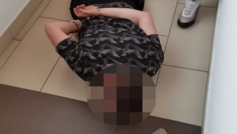 U STANU PRONAĐENE HALUCINOGENE PEČURKE: Uhapšen muškarac u Beogradu - Zaplenjeni droga i novac (FOTO) U STANU PRONAĐENE HALUCINOGENE PEČURKE: Uhapšen muškarac u Beogradu - Zaplenjeni droga i novac (FOTO)