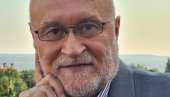 KNJIŽEVNO VEČE NENADA GRUJIČIĆA NA TRGU OD ĆIRILICE: Novosadski pesnik oduševio publiku u Herceg Novom