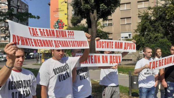ОГЊЕНУ ПРОДУЖЕН ПРИТВОР: Породица и пријатељи тврде да је момак оптужен за убиство Алексе Стојменовића све лабилније ОГЊЕНУ ПРОДУЖЕН ПРИТВОР: Породица и пријатељи тврде да је момак оптужен за убиство Алексе Стојменовића све лабилније