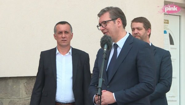ПРЕДСЕДНИК ПОСЕТИО КРАГУЈЕВАЦ И КНИЋ: Вучић најавио велика улагања у овај крај (ФОТО/ВИДЕО) ПРЕДСЕДНИК ПОСЕТИО КРАГУЈЕВАЦ И КНИЋ: Вучић најавио велика улагања у овај крај (ФОТО/ВИДЕО)