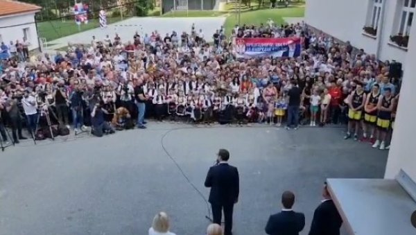 ХВАЛА НА ДИВНОМ ДОЧЕКУ: Вучић објавио снимак из Кнића (ВИДЕО) ХВАЛА НА ДИВНОМ ДОЧЕКУ: Вучић објавио снимак из Кнића (ВИДЕО)