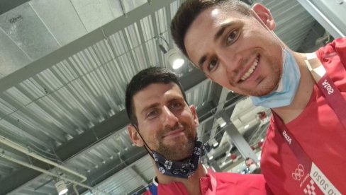 HRVAT DO SUZA NASMEJAO ĐOKOVIĆA: Novak, može slika? Zbog toga sam i došao na Igre HRVAT DO SUZA NASMEJAO ĐOKOVIĆA: Novak, može slika? Zbog toga sam i došao na Igre