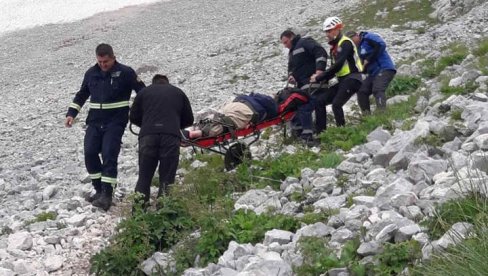 SREĆAN KRAJ DRAME NA DURMITORU: Spasena povređena američka državljanka (FOTO) SREĆAN KRAJ DRAME NA DURMITORU: Spasena povređena američka državljanka (FOTO)