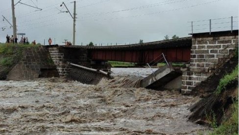 ХИТНА ЕВАКУАЦИЈА У РУСИЈИ: Због поплава 1.500 људи склоњено на сигурно ХИТНА ЕВАКУАЦИЈА У РУСИЈИ: Због поплава 1.500 људи склоњено на сигурно