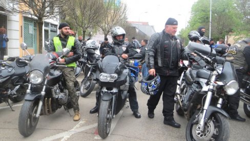BAJKERI STIŽU U PARAĆIN: Moto skup od večeras, nastupa muzički bend Van Gogh BAJKERI STIŽU U PARAĆIN: Moto skup od večeras, nastupa muzički bend Van Gogh