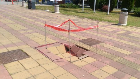 ОПРЕЗНО ПОРЕД ЦЕНТРА ЗА КУЛТУРУ: Урушио се плочник у Пожаревцу ОПРЕЗНО ПОРЕД ЦЕНТРА ЗА КУЛТУРУ: Урушио се плочник у Пожаревцу