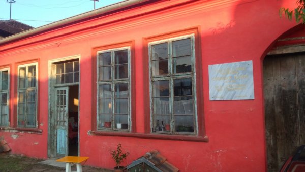 ОБЕЛЕЖЈЕ НА РОДНОЈ КУЋИ: Спомен плоча Слободану Џунићу у селу Темска код Пирота ОБЕЛЕЖЈЕ НА РОДНОЈ КУЋИ: Спомен плоча Слободану Џунићу у селу Темска код Пирота