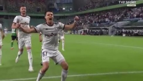 NAJVEĆI MALER U SVETU FUDBALA: Pokidao ligamente proslavljajući gol (VIDEO) NAJVEĆI MALER U SVETU FUDBALA: Pokidao ligamente proslavljajući gol (VIDEO)