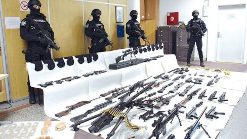 НА ОПТУЖНИЦИ 31 ИМЕ: Тужилац за организовани криминал о зверствима Беливукове групе, крај првог дела истраге 30. јула НА ОПТУЖНИЦИ 31 ИМЕ: Тужилац за организовани криминал о зверствима Беливукове групе, крај првог дела истраге 30. јула