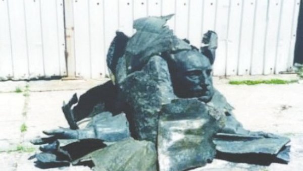 РУШИЛИ МУ СПОМЕНИК, САД ГА СЛАВЕ: Лицемеран однос Хрватске према највећем српском научнику Николи Тесли РУШИЛИ МУ СПОМЕНИК, САД ГА СЛАВЕ: Лицемеран однос Хрватске према највећем српском научнику Николи Тесли