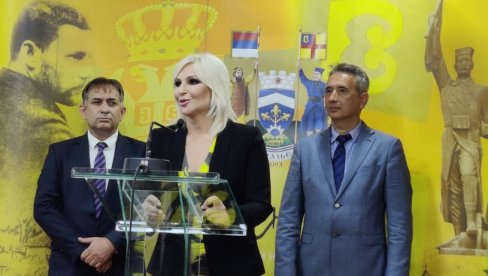 ZORANA MIHAJLOVIĆ POSETILA VRANJE: Potpredsednica Vlade razgovarala sa građanima (FOTO) ZORANA MIHAJLOVIĆ POSETILA VRANJE: Potpredsednica Vlade razgovarala sa građanima (FOTO)