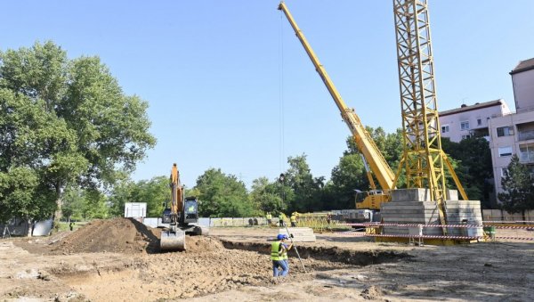 ВРТИЋ НА БЕЖАНИЈИ У МАРТУ: Напредују радови на новобеоградској установи коју ће похађати 200 деце ВРТИЋ НА БЕЖАНИЈИ У МАРТУ: Напредују радови на новобеоградској установи коју ће похађати 200 деце