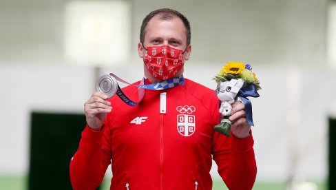 KO JE DAMIR MIKEC? Uzeo „brdo“ medalja, išao po ženu u El Salvador KO JE DAMIR MIKEC? Uzeo „brdo“ medalja, išao po ženu u El Salvador