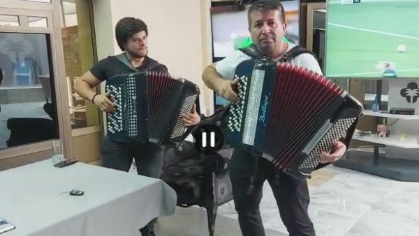 БОЈАН НЕШИЋ СВИРАО ПАЛМИ: У Јагодини се одржава такмичење хармоникаша које има традицију већ 20 година (ВИДЕО) БОЈАН НЕШИЋ СВИРАО ПАЛМИ: У Јагодини се одржава такмичење хармоникаша које има традицију већ 20 година (ВИДЕО)