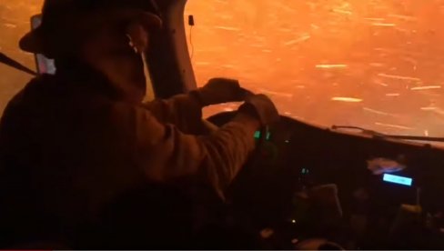 VOŽNJA KROZ PAKAO: Vatrogasci snimili kako se probijaju kroz požar u Oregonu (VIDEO) VOŽNJA KROZ PAKAO: Vatrogasci snimili kako se probijaju kroz požar u Oregonu (VIDEO)