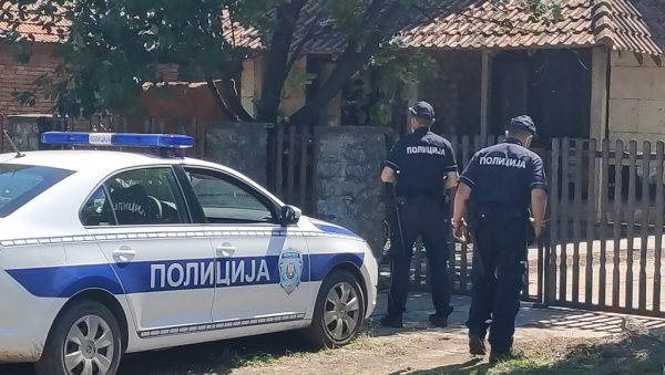 ПИЈАНИ ПАНЧЕВАЦ ХТЕО ДА СЕ БИЈЕ СА МИЛИЦИОНАРОМ: Службеник МУП-а дошао у кућу окривљеног по позиву његовог оца ПИЈАНИ ПАНЧЕВАЦ ХТЕО ДА СЕ БИЈЕ СА МИЛИЦИОНАРОМ: Службеник МУП-а дошао у кућу окривљеног по позиву његовог оца
