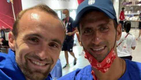I TUKA UHVATIO NOVAKA: Idem ti ja olimpijskim selom, kad čujem neko govori: Pa gde si ti? Glavom i bradom Đoković I TUKA UHVATIO NOVAKA: Idem ti ja olimpijskim selom, kad čujem neko govori: Pa gde si ti? Glavom i bradom Đoković