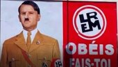 MAKRON PREDSTAVLJEN KAO ADOLF HITLER: Bilbord u Tulonu izazvao skandal širom Francuske MAKRON PREDSTAVLJEN KAO ADOLF HITLER: Bilbord u Tulonu izazvao skandal širom Francuske