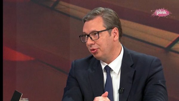 ДРЖАВА ЈЕ ПОЧЕЛА ДА ЧИСТИ И ФУДБАЛСКУ МАФИЈУ: Председник Вучић - То није наивно - веома је широка мрежа, али имамо бољи систем ДРЖАВА ЈЕ ПОЧЕЛА ДА ЧИСТИ И ФУДБАЛСКУ МАФИЈУ: Председник Вучић - То није наивно - веома је широка мрежа, али имамо бољи систем