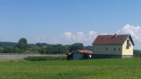 КАО ДА НАМ КАМИОНИ КРОЗ КУЋУ ПРОЛАЗЕ: Жалбе грађана чија се домаћинства налазе у близини брзих саобраћајница КАО ДА НАМ КАМИОНИ КРОЗ КУЋУ ПРОЛАЗЕ: Жалбе грађана чија се домаћинства налазе у близини брзих саобраћајница