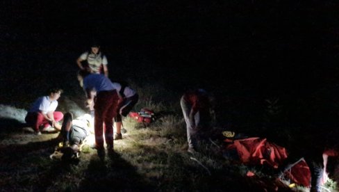 SPASILAČKA AKCIJA NA FRUŠKOJ GORI: Teško povređen biciklista, spašen sa slabo pristupačnog dela šume (FOTO) SPASILAČKA AKCIJA NA FRUŠKOJ GORI: Teško povređen biciklista, spašen sa slabo pristupačnog dela šume (FOTO)