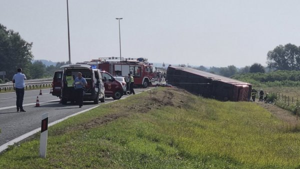 СТРАШНЕ БРОЈКЕ - 45 ЉУДИ У БОЛНИЦИ: Најновији детаљи несреће код Славонског Брода (ФОТО) СТРАШНЕ БРОЈКЕ - 45 ЉУДИ У БОЛНИЦИ: Најновији детаљи несреће код Славонског Брода (ФОТО)