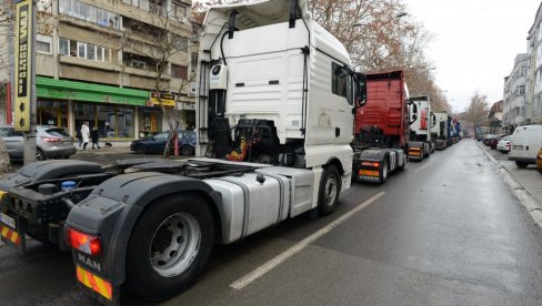 POD LUPOM KAMIONI I AUTOBUSI: Akcija pojačane kontrole saobraćaja u Kraljevu POD LUPOM KAMIONI I AUTOBUSI: Akcija pojačane kontrole saobraćaja u Kraljevu