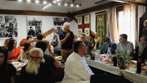 ĐED ŽIVLJI NEGO ŠTO JE ZA ŽIVOTA BIO: Otvorena izložba Vaskrs svetinja Zorana Jovanovića Mačka na Miholjskoj prevlaci kod Tivta ĐED ŽIVLJI NEGO ŠTO JE ZA ŽIVOTA BIO: Otvorena izložba Vaskrs svetinja Zorana Jovanovića Mačka na Miholjskoj prevlaci kod Tivta