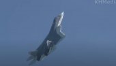 NOVA PIRUETA RUSKOG SUPERLOVCA: Su-57 ostao vertikalno da lebdi u vazduhu (VIDEO) NOVA PIRUETA RUSKOG SUPERLOVCA: Su-57 ostao vertikalno da lebdi u vazduhu (VIDEO)