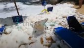 ЧУДНА ПОЈАВА НА ГРЧКОЈ ПЛАЖИ: Редак феномен - купачи у неверици (ВИДЕО) ЧУДНА ПОЈАВА НА ГРЧКОЈ ПЛАЖИ: Редак феномен - купачи у неверици (ВИДЕО)