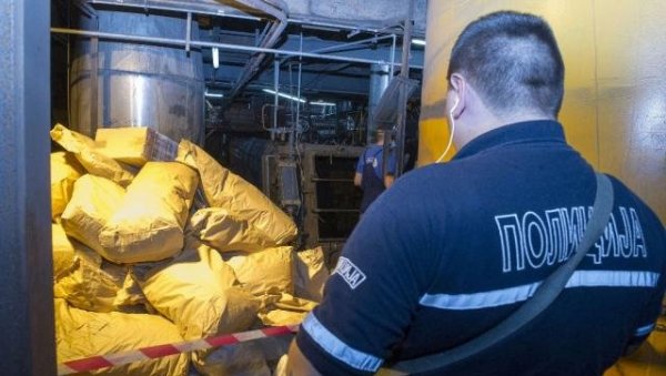 СПАЉЕНО 1,4 ТОНЕ МАРИХУАНЕ: У Термоелектрани Никола Тесла у Обреновцу уништена дрога СПАЉЕНО 1,4 ТОНЕ МАРИХУАНЕ: У Термоелектрани Никола Тесла у Обреновцу уништена дрога