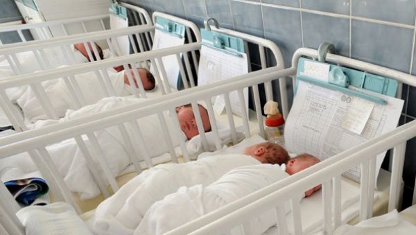 ВИШЕ ДЕЧАКА НЕГО ДЕВОЈЧИЦА: У Србији лане рођено 62.700 беба ВИШЕ ДЕЧАКА НЕГО ДЕВОЈЧИЦА: У Србији лане рођено 62.700 беба