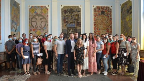 ГРАДСКА УПРАВА КРУШЕВАЦ НАГРАДИЛА ОДГОВОРНЕ: Поклон ваучери за 266 волонтера у епидемији ГРАДСКА УПРАВА КРУШЕВАЦ НАГРАДИЛА ОДГОВОРНЕ: Поклон ваучери за 266 волонтера у епидемији