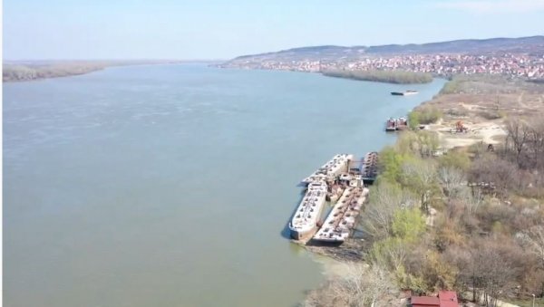 ИЗВУЧЕНО ТЕЛО ИЗ ДУНАВА: Сумња се да је реч о девојци која је пре два дана скочила са Панчевачког моста ИЗВУЧЕНО ТЕЛО ИЗ ДУНАВА: Сумња се да је реч о девојци која је пре два дана скочила са Панчевачког моста