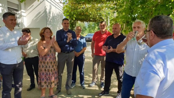 ПИТКА ВОДА У 160 ДОМАЋИНСТАВА: Наставља се акција гашења жеђи у сеоским домаћинствима на подручју Дервенте ПИТКА ВОДА У 160 ДОМАЋИНСТАВА: Наставља се акција гашења жеђи у сеоским домаћинствима на подручју Дервенте