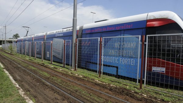 ОБУЧЕНА СТАКЛА ЗАКЛАЊАЈУ ВИДИК: Облепљивање возила рекламама није незаконито, али путницима се жале ОБУЧЕНА СТАКЛА ЗАКЛАЊАЈУ ВИДИК: Облепљивање возила рекламама није незаконито, али путницима се жале
