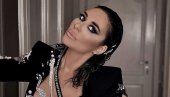 ANA NIKOLIĆ ŠOKIRALA: Pevačica u donjem vešu na ulici usred zime (FOTO) ANA NIKOLIĆ ŠOKIRALA: Pevačica u donjem vešu na ulici usred zime (FOTO)