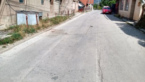 АКО МИ БРАТ УМРЕ, ОСВЕТИЋУ СЕ: Ужичка полиција интензивно трага за учесницима туче у којој је младић тешко повређен секиром АКО МИ БРАТ УМРЕ, ОСВЕТИЋУ СЕ: Ужичка полиција интензивно трага за учесницима туче у којој је младић тешко повређен секиром