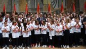 ВУЧИЋ УГОСТИО МЛАДЕ СПОРТИСТЕ: Драга децо, Србија је ваша отаџбина (ВИДЕО) ВУЧИЋ УГОСТИО МЛАДЕ СПОРТИСТЕ: Драга децо, Србија је ваша отаџбина (ВИДЕО)