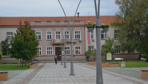 РОК ЗА ПРИЈАВУ 4. АВГУСТ: Програм за суфинансирања замене столарије у Трстенику РОК ЗА ПРИЈАВУ 4. АВГУСТ: Програм за суфинансирања замене столарије у Трстенику