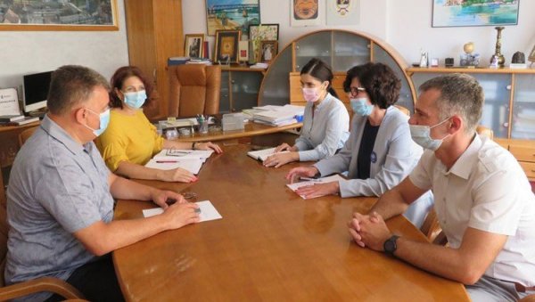 ГРАДИШКА ПРИМЕР ДОБРЕ ПРАКСЕ: Јујић похвалила Градску управу, запослене и градоначелника ГРАДИШКА ПРИМЕР ДОБРЕ ПРАКСЕ: Јујић похвалила Градску управу, запослене и градоначелника