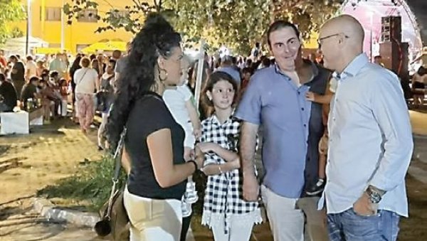 СЕОСКА СЛАВА: Милош Вучевић на дружењу са Ковиљчанима СЕОСКА СЛАВА: Милош Вучевић на дружењу са Ковиљчанима