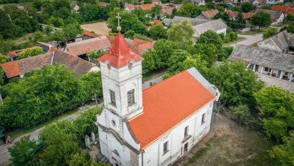 АКЦИЈА НОВОСТИ - СВЕТИЊА ДОБИЛА НОВИ КРОВ: Завршена прва фаза обнове цркве преноса моштију Светог Николаја у Риђици код Сомбора АКЦИЈА НОВОСТИ - СВЕТИЊА ДОБИЛА НОВИ КРОВ: Завршена прва фаза обнове цркве преноса моштију Светог Николаја у Риђици код Сомбора