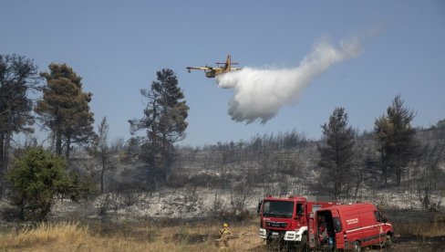 BUKTI POŽAR NA POZNATOM GRČKOM OSTRVU: Izdato upozorenje za evakuaciju, u gašenju učestvuju i avioni BUKTI POŽAR NA POZNATOM GRČKOM OSTRVU: Izdato upozorenje za evakuaciju, u gašenju učestvuju i avioni