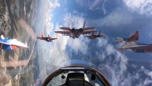 SNIMAK IZ KOKPITA KOJI ODUZIMA DAH: Najbolji ruski piloti pokazali svoje umeće (VIDEO) SNIMAK IZ KOKPITA KOJI ODUZIMA DAH: Najbolji ruski piloti pokazali svoje umeće (VIDEO)